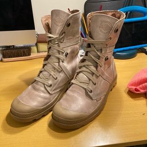 Palladium boots size 9US all leather foldable